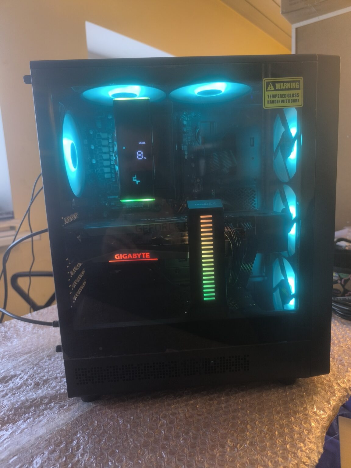 Surinktas gaming kompiuteris su RGB apšvietimu